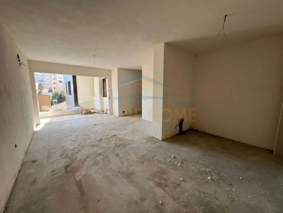 Shitet, Apartament 2+1+2, Rruga e Durrësit, Tiranë
