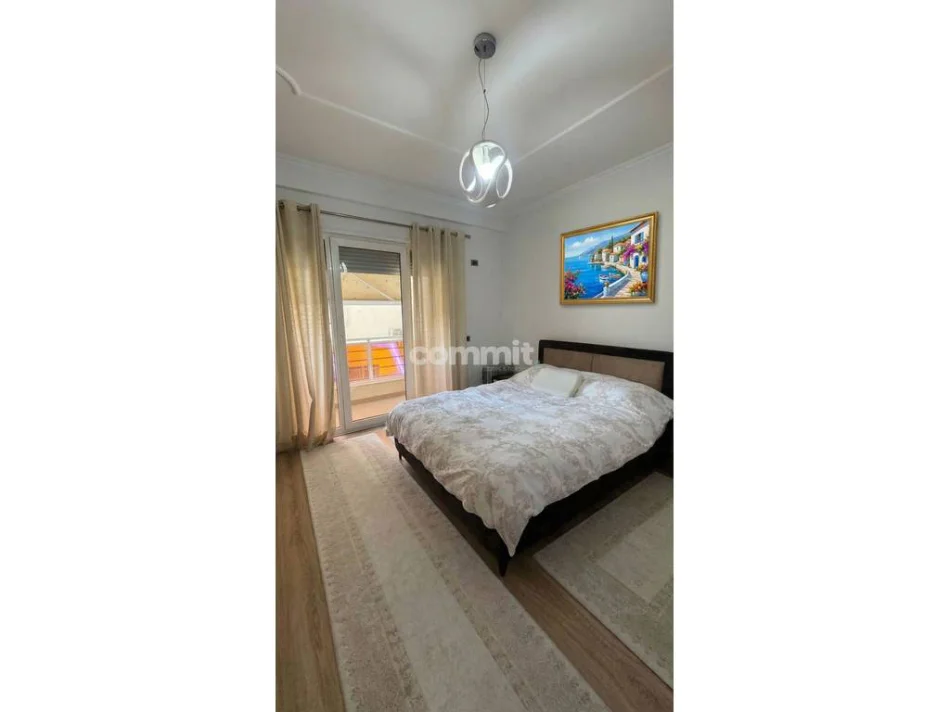 Shitet apartament 2+1 me pamje nga Liqeni i Thate