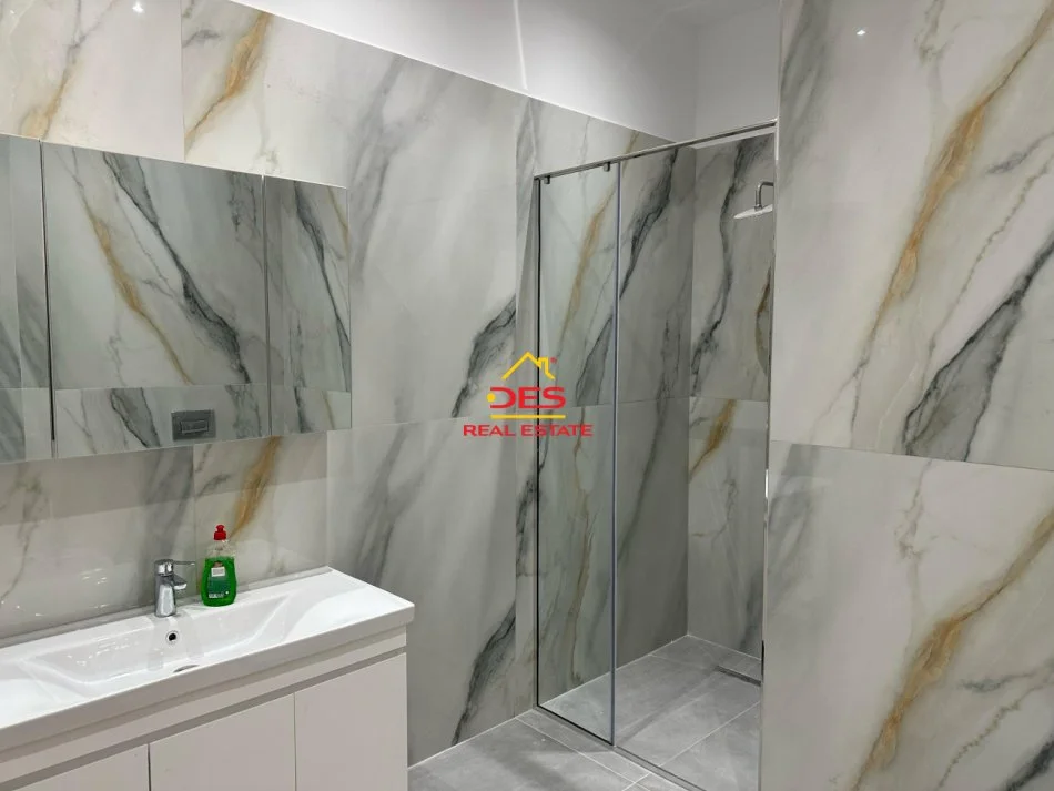 Vlore, shitet apartament 2+1+Ballkon Kati 1, 108 m² 355.000 € (Rruga Murat Tërbaçi)