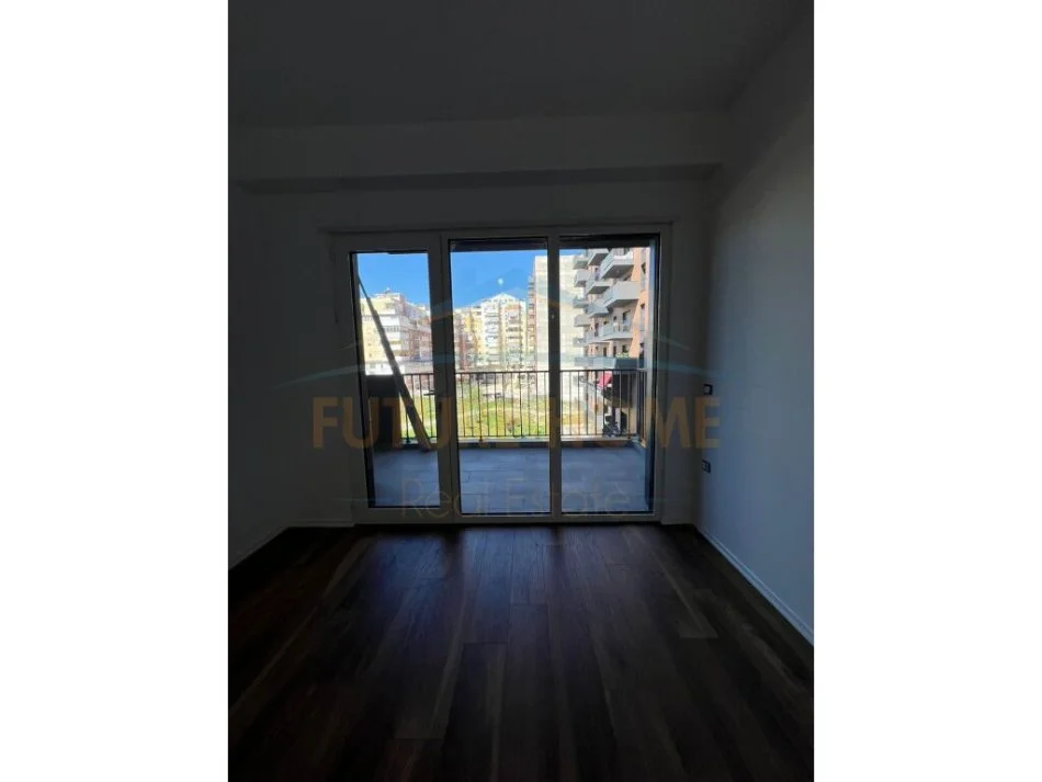 Tirane, jepet me qera apartament 2+1 Kati 4, 128 m² 1.200 € (Komuna e Parisit)