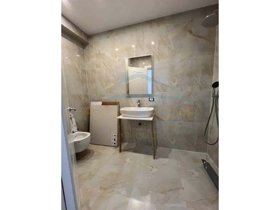 Tirane, jepet me qera apartament 2+1 Kati 4, 128 m² 1.200 € (Komuna e Parisit)