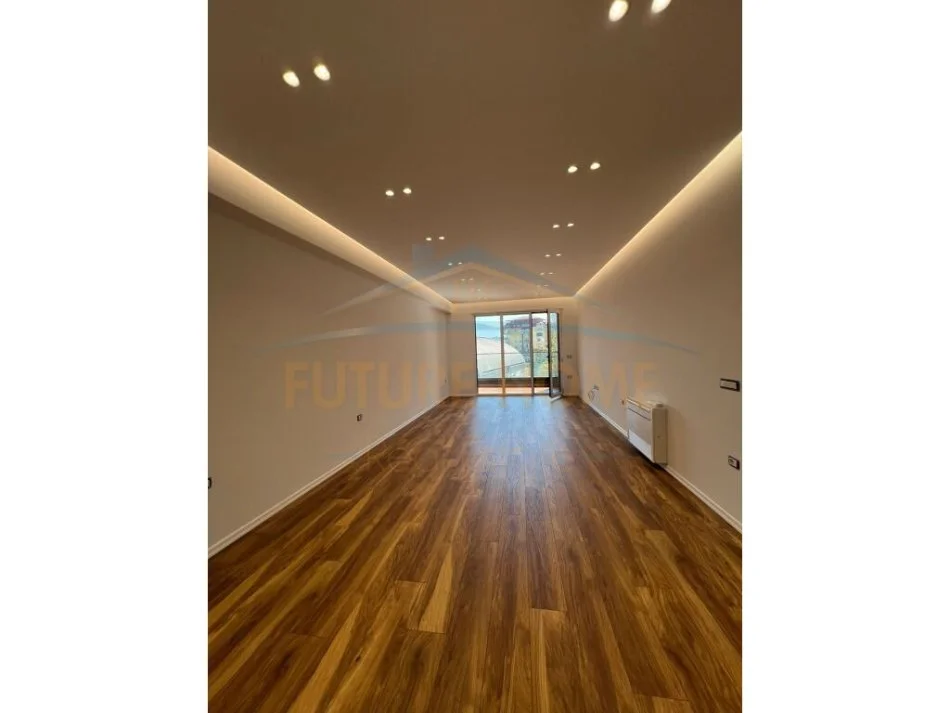 Tirane, jepet me qera apartament 2+1 Kati 4, 128 m² 1.200 € (Komuna e Parisit)