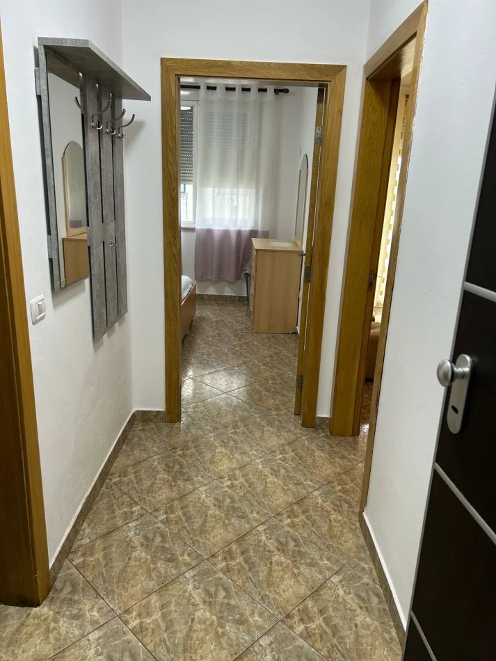 Tirane, jepet me qera apartament 1+1+Ballkon Kati 5, 57 m² 550 € (Bulevardi Gjergj Fishta)