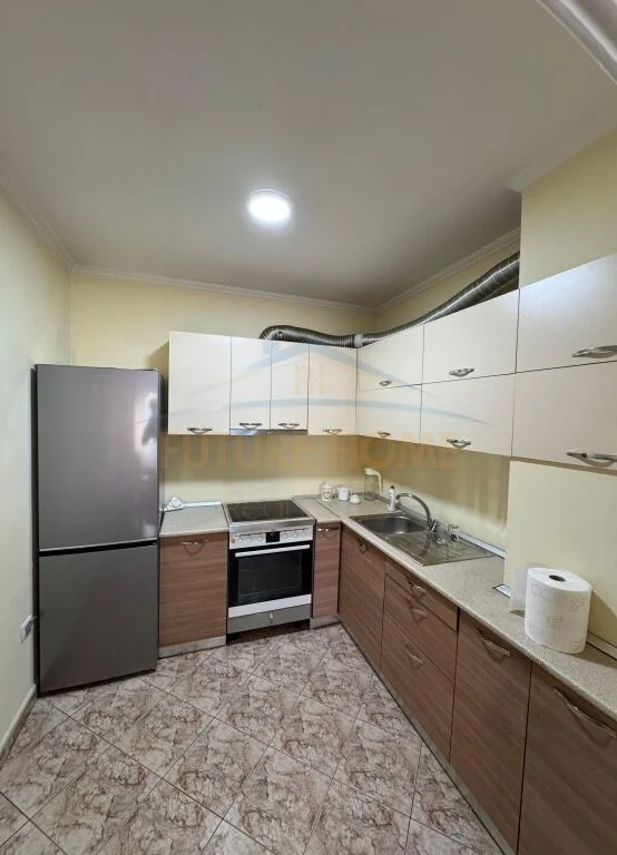 Tirane, jepet me qera apartament 2+1 Kati 9, 105 m² 750 € (Stacioni i Trenit)