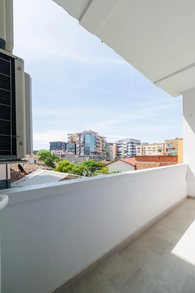 Tirane, shes apartament 2+1+Ballkon Kati 3, 220.000 € 