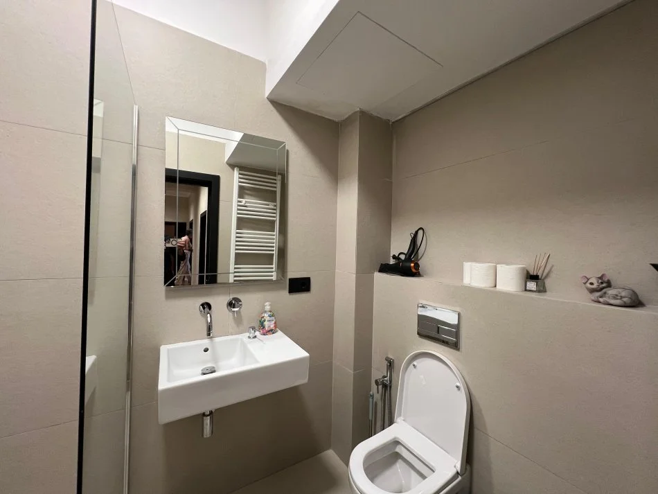 Tirane, jepet me qera apartament 1+1+Aneks Kati 2, 68 m² 750 € (”Shallvaret”- Tiranë.)