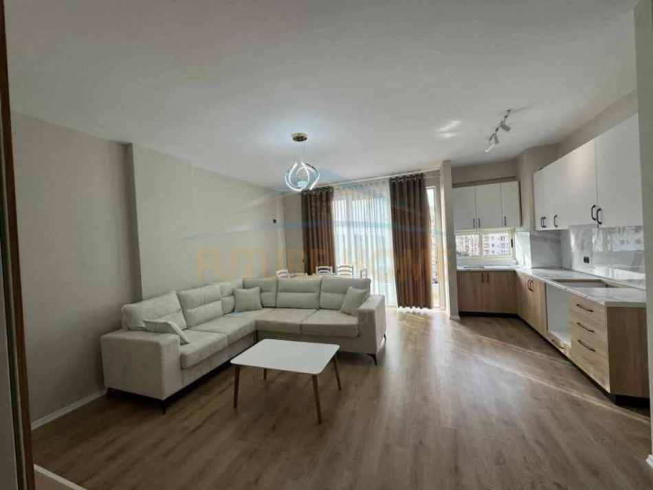 Shitet, Apartament 2+1, Unaza e Re.
Cmimi 124,000euro
