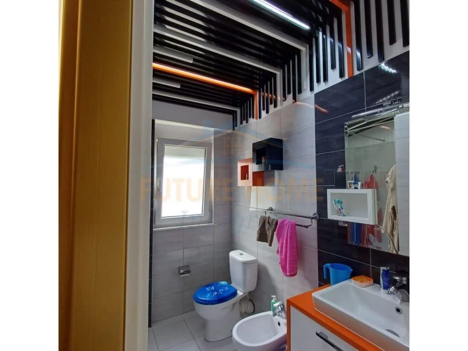 Durres, shitet apartament 2+1 Kati 3, 115 m² 250.000 € (Gjiri I Lalëzit, Durrës.)