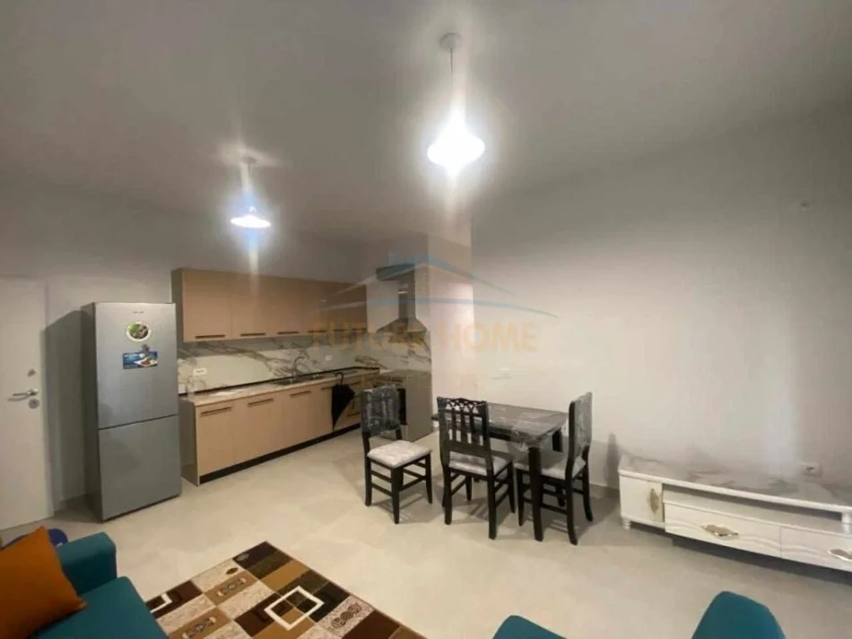 Shqiperi, jepet me qera apartament 2+1+Ballkon Kati 2, 100 m² 550 € (5 Maji)