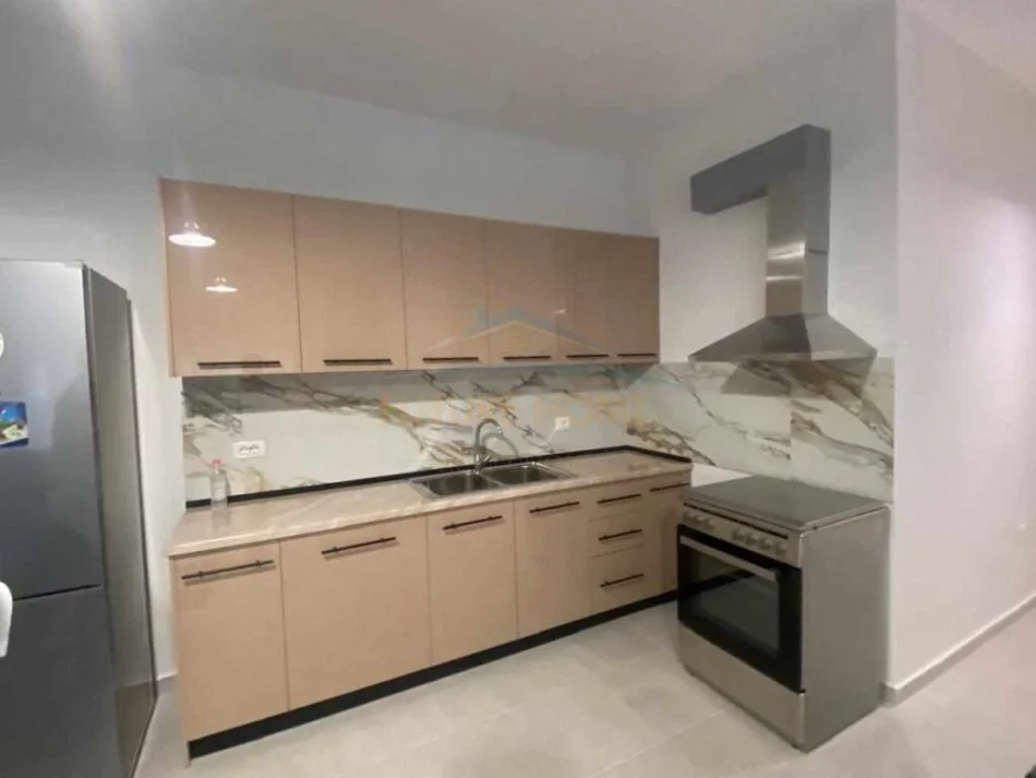 Shqiperi, jepet me qera apartament 2+1+Ballkon Kati 2, 100 m² 550 € (5 Maji)