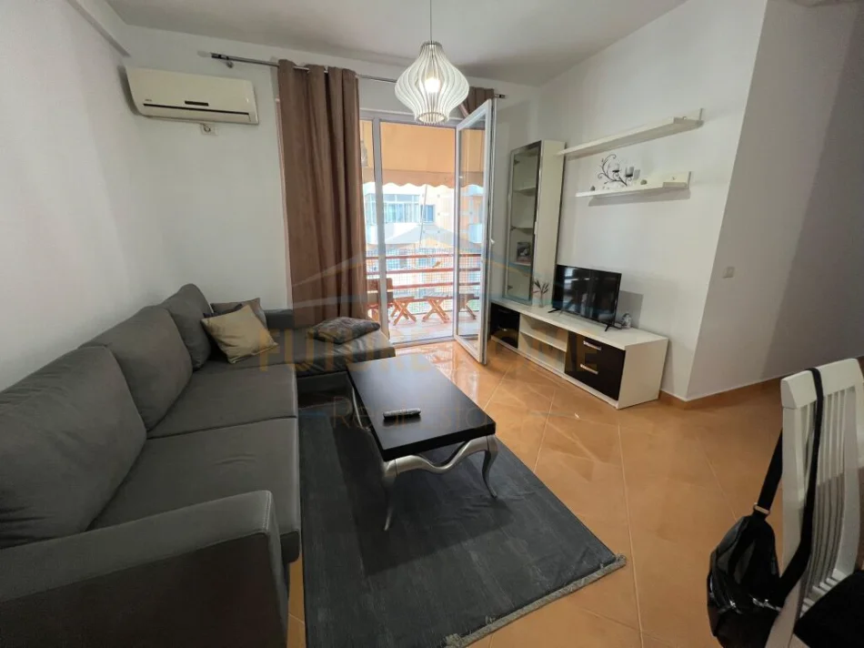 Tirane, jepet me qera apartament 2+1+Ballkon Kati 5, 93 m² 570 € (Rruga Teodor Keko)