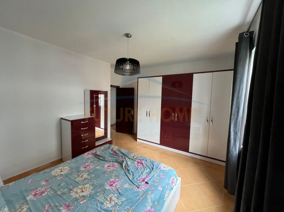 Tirane, jepet me qera apartament 2+1+Ballkon Kati 5, 93 m² 570 € (Rruga Teodor Keko)