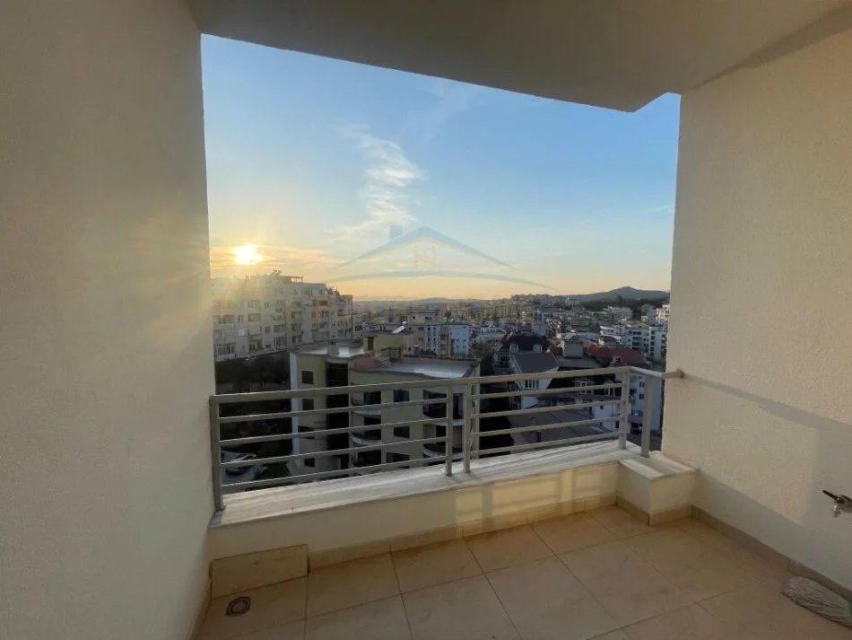 Shitet, Apartament 2+1+2, Fresk, Tiranë.