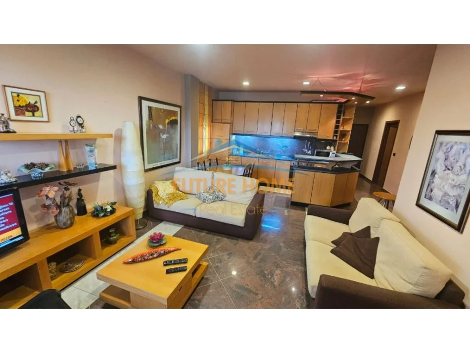 Tirane, jepet me qera apartament 2+1 , 89 m² 700 € (Myslym Shyri)