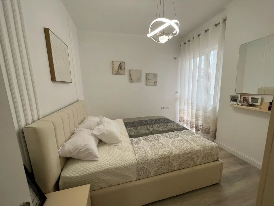 Tirane, shitet apartament 2+1+Ballkon , 92 m² 133.000 € (Atir tek Rrethi)