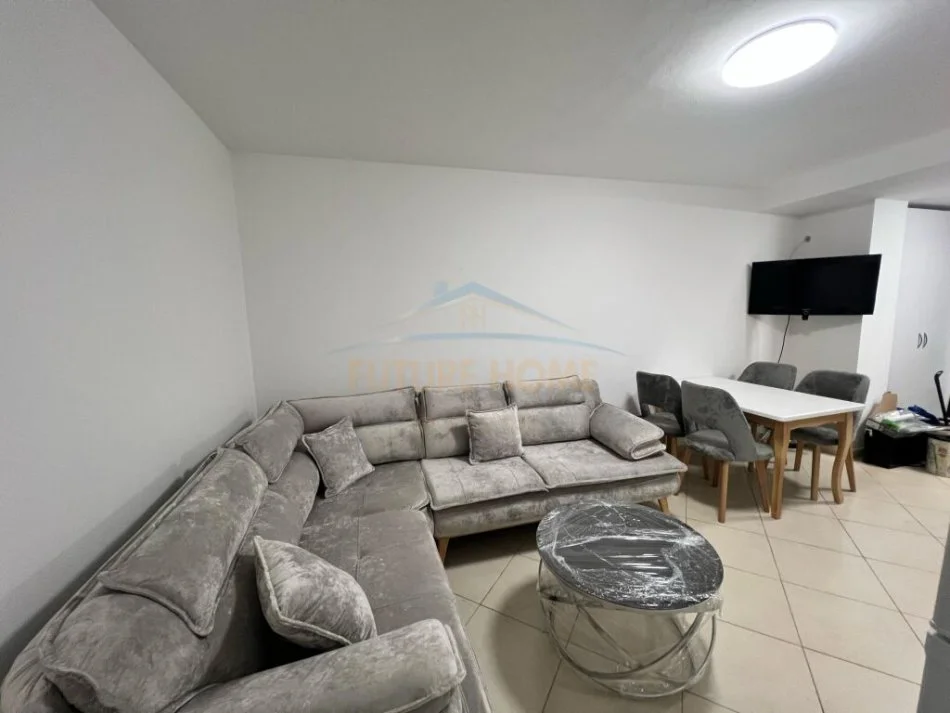 Tirane, jepet me qera apartament 2+1 Kati 1, 73 m² 600 € (Garda)