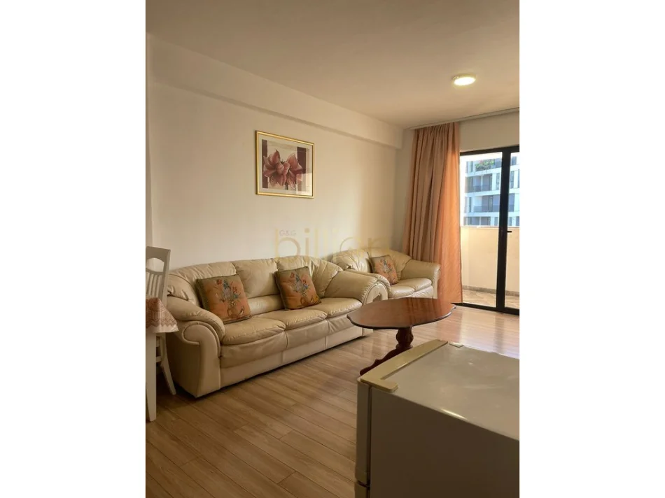 Tirane, shitet apartament 3+1 , (5 MAJI) me hipoteke