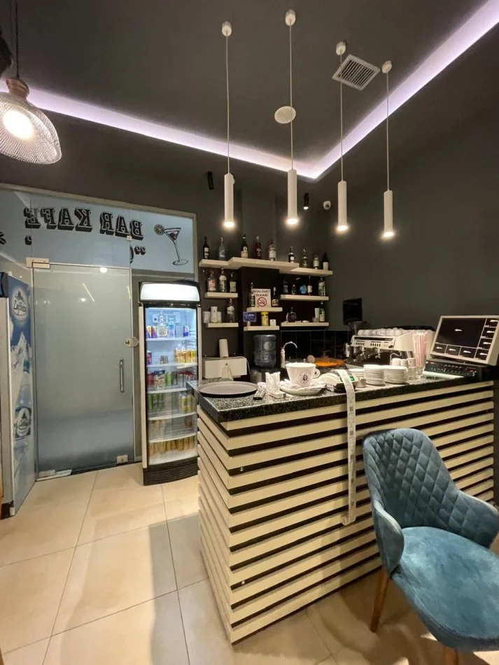 Tirane, jepet me qera lokal Kati 0, 500 € 