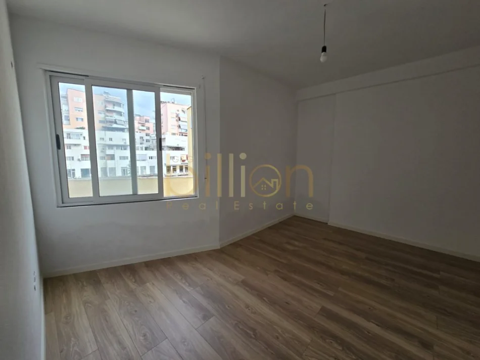 Tirane, shitet 1+1+Ballkon , 118 m² 110.000 € (Rruga Dalip Topi)