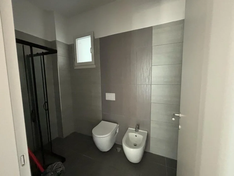 Tirane, jepet me qera apartament 2+1 Kati 5, 98 m² 850 € (Don bosko)