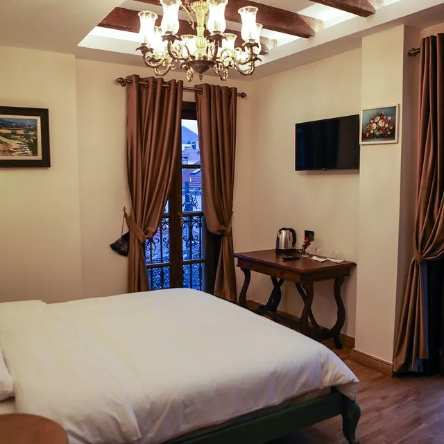 Korce, Jap me qera Vilen Sonnet ne qender te Korces