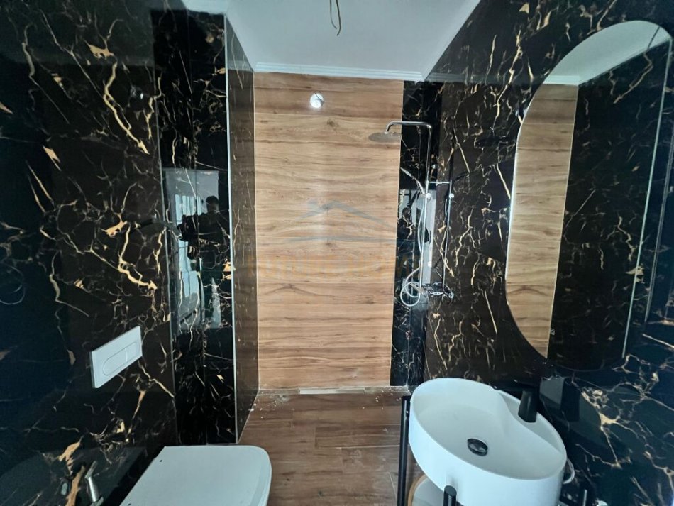 Tirane, jepet me qera apartament+verande | Penthouse 2+1+Ballkon Kati 9, 130 m² 1.500 € (Besim Alla)