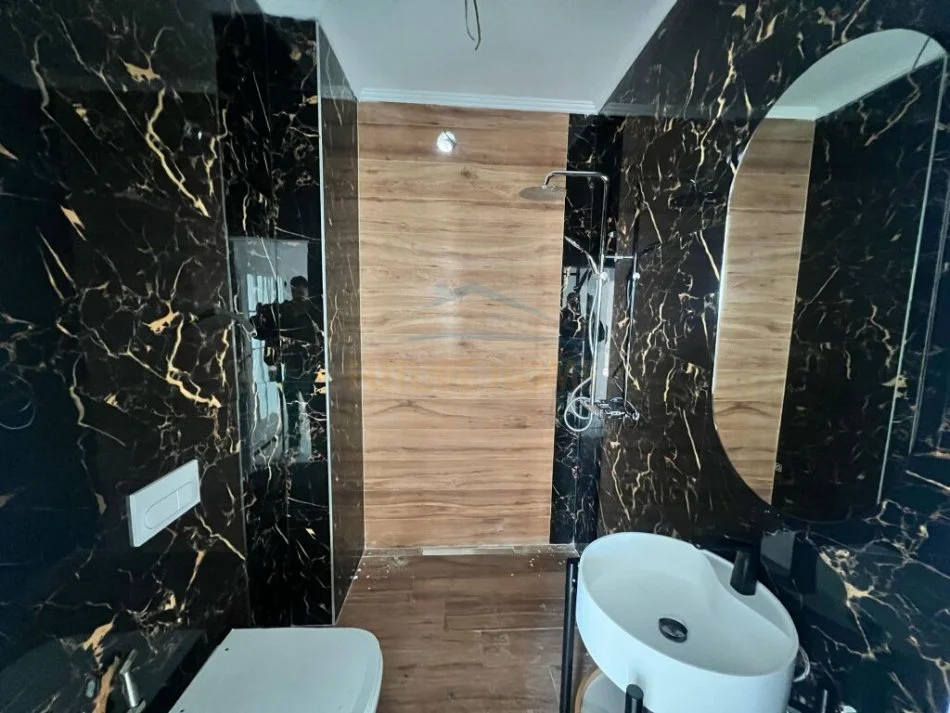 Tirane, jepet me qera apartament+verande | Penthouse 2+1+Ballkon Kati 9, 130 m² 1.500 € (Besim Alla)