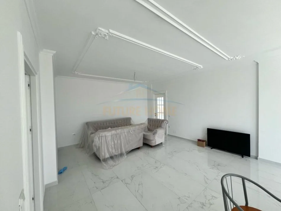 Tirane, jepet me qera apartament+verande | Penthouse 2+1+Ballkon Kati 9, 130 m² 1.500 € (Besim Alla)