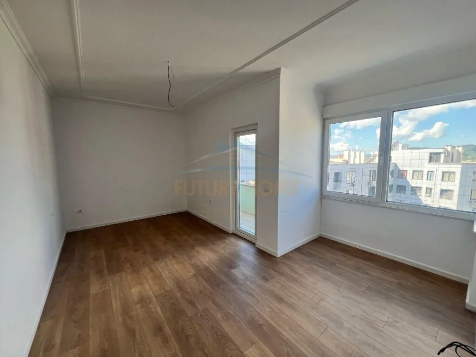 Tirane, jepet me qera apartament+verande | Penthouse 2+1+Ballkon Kati 9, 130 m² 1.500 € (Besim Alla)