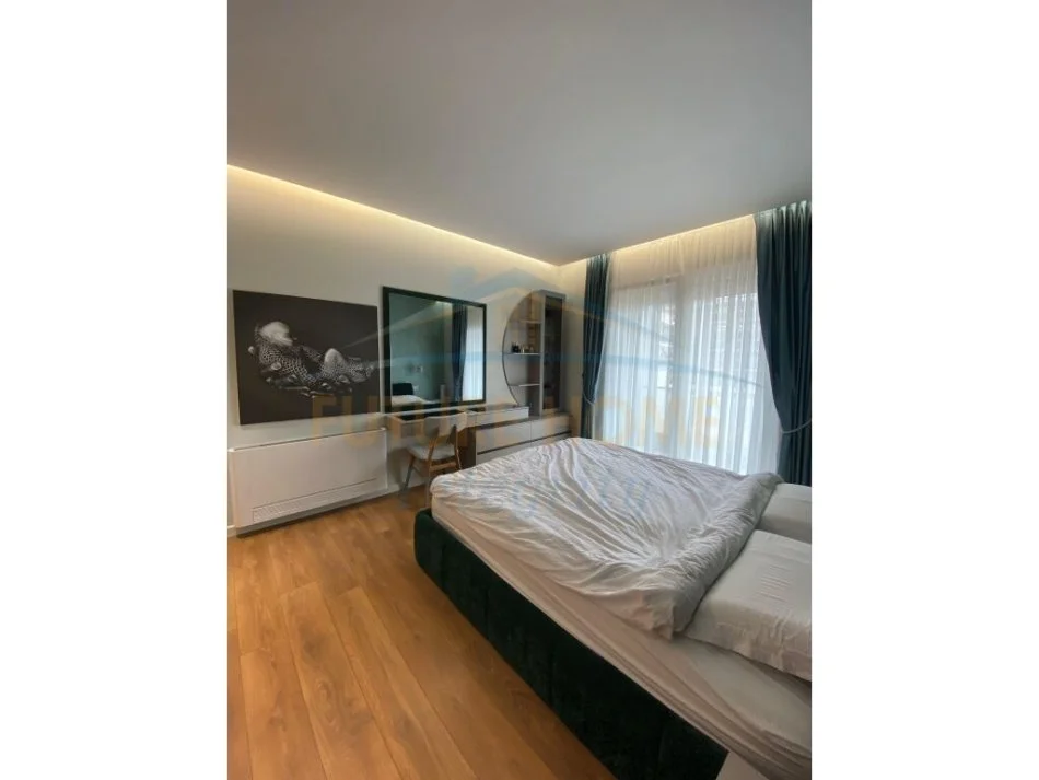 Jepet me Aera Apartament 2+1+ Post Parkimi Kati 5, Qender  1.200 €