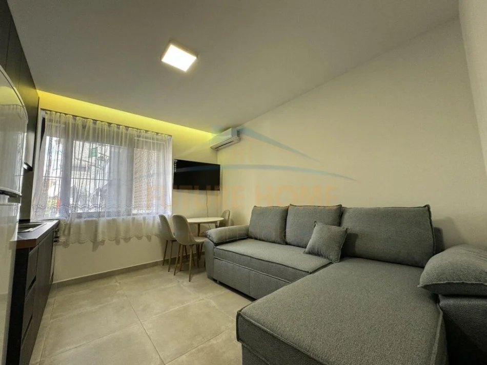 Tirane, jepet me qera apartament 1+1+Aneks+Ballkon Kati 1, 45 m² 450 € 