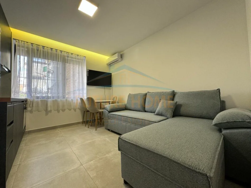 Tirane, jepet me qera apartament 1+1 Kati 1, 45 m² 450 € (Medreseja)