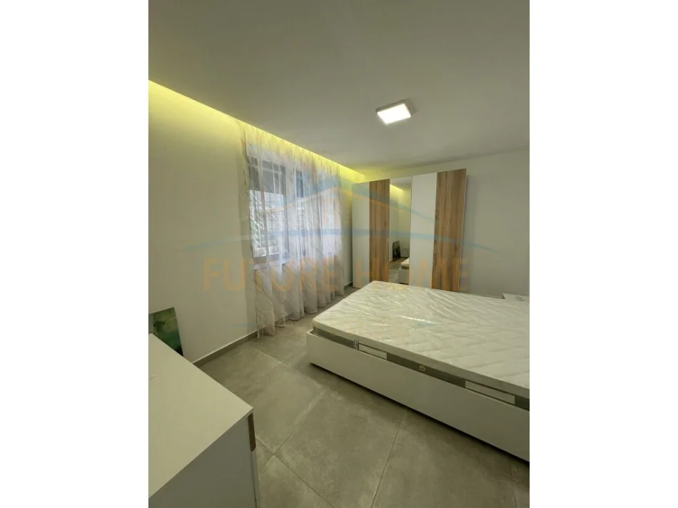 Tirane, jepet me qera apartament 1+1+Ballkon Kati 1, 45 m² 450 € (Medrese)