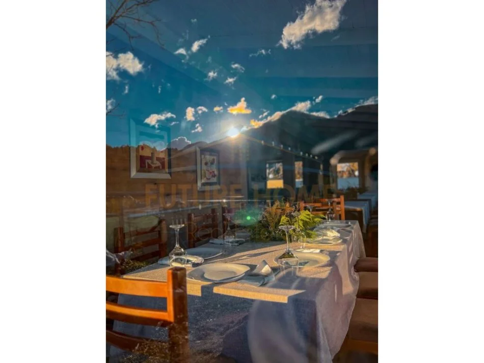 Tirane, jepet me qera bar-resorant Kati 0, 107 m² 1.500 € (Shkalla e Tujanit.)