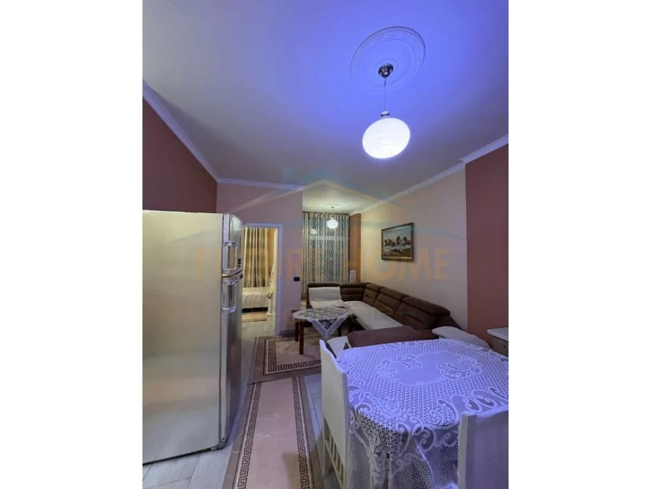 Tirane, jepet me qera apartament 2+1 Kati 6, 80 m² 500 € (Kopshti Botanik)