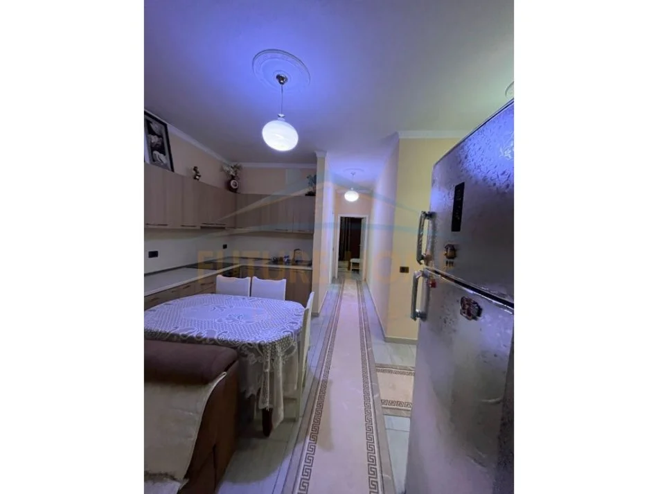 Tirane, jepet me qera apartament 2+1 Kati 6, 80 m² 500 € (Kopshti Botanik)