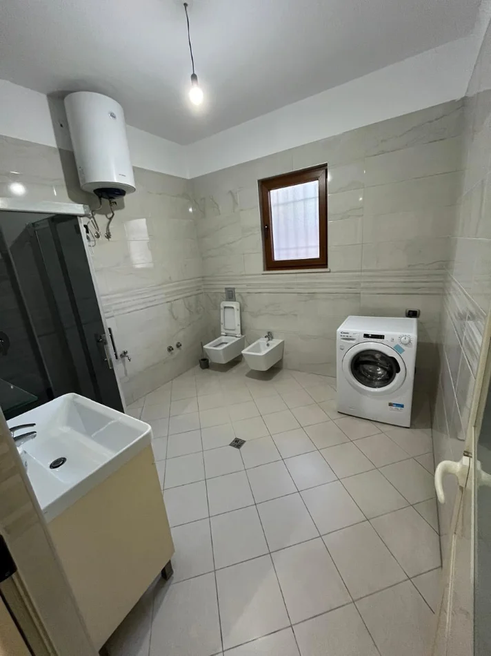 Tirane, jepet me qera apartament 2+1+parkim Kati 2, 100 m² 450 € (Kodra e Priftit)