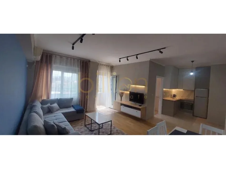 Tirane, jepet me qera 1+1 , 104 m² 600 € (Selvia)