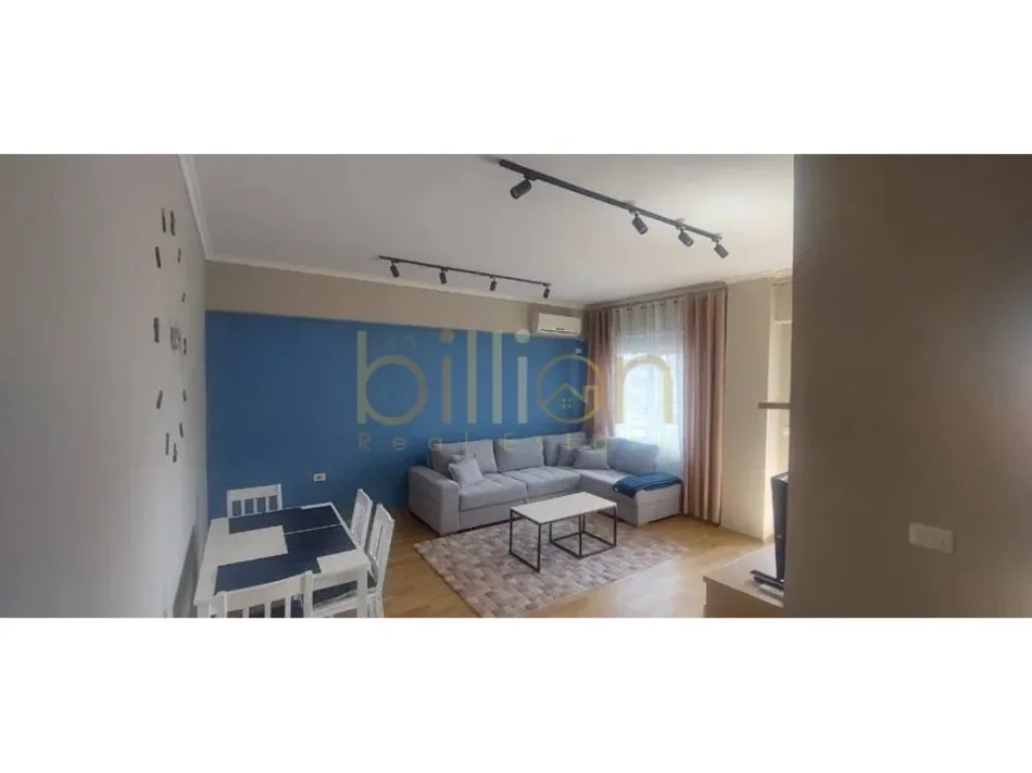 Tirane, jepet me qera 1+1 , 104 m² 600 € (Selvia)
