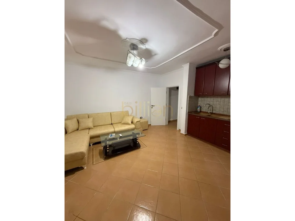 Tirane, jepet me qera , 80 m² 600 € (Pazari i RI)