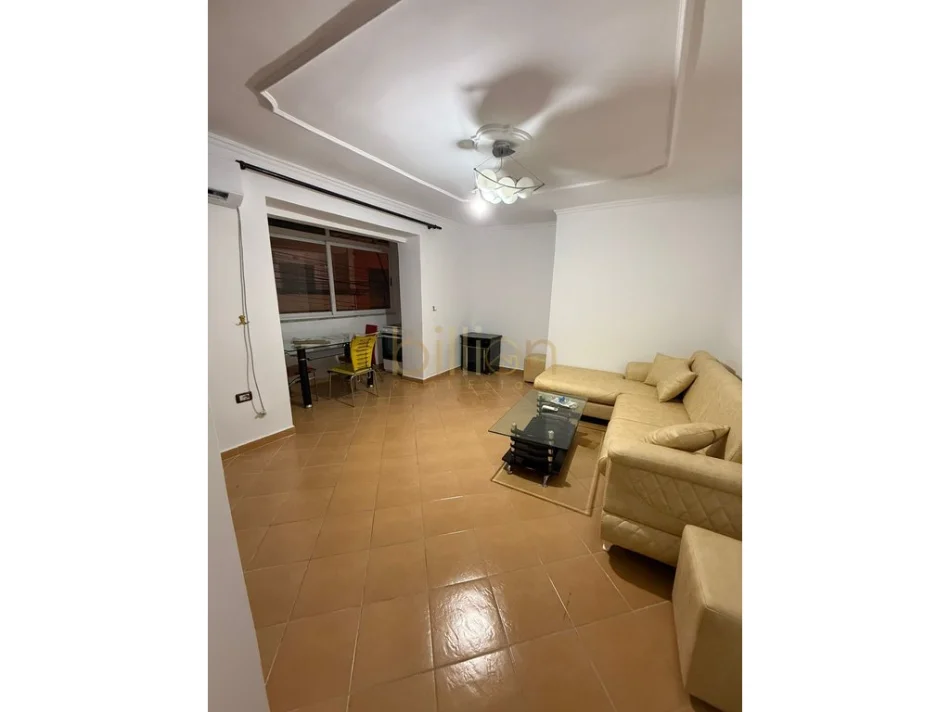 Tirane, jepet me qera , 80 m² 600 € (Pazari i RI)