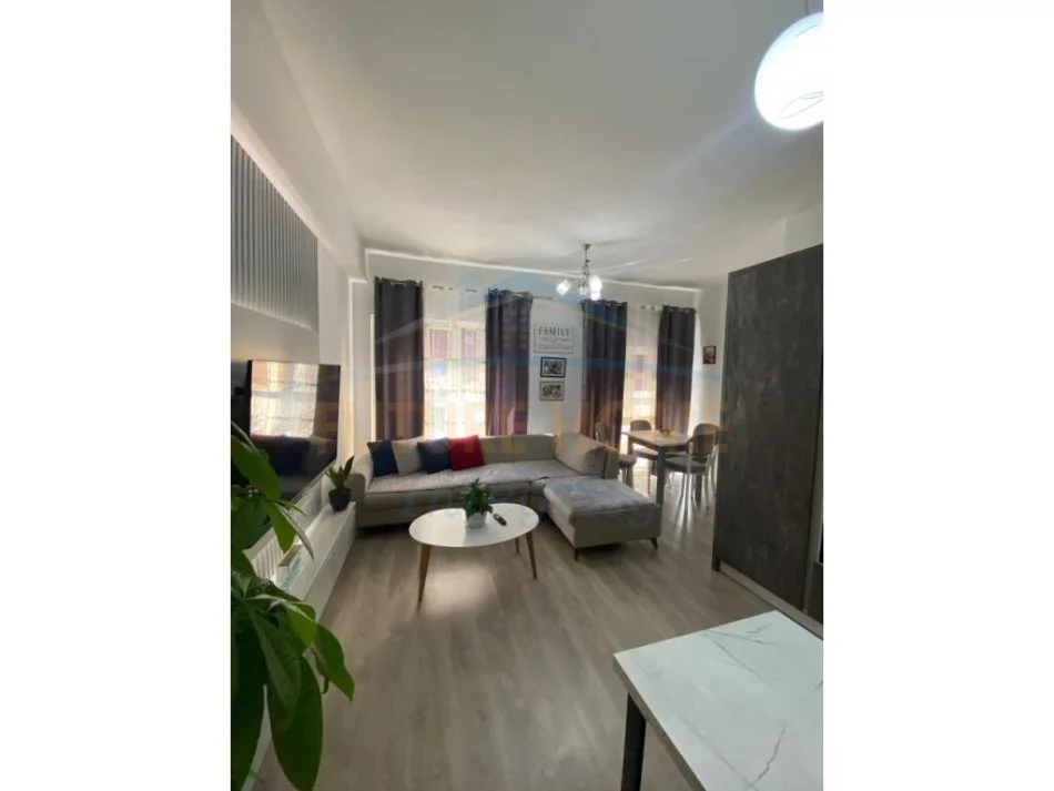 Tirane, shitet apartament 1+1 Kati 3, 67 m² 97.000 € (Ali Dem)