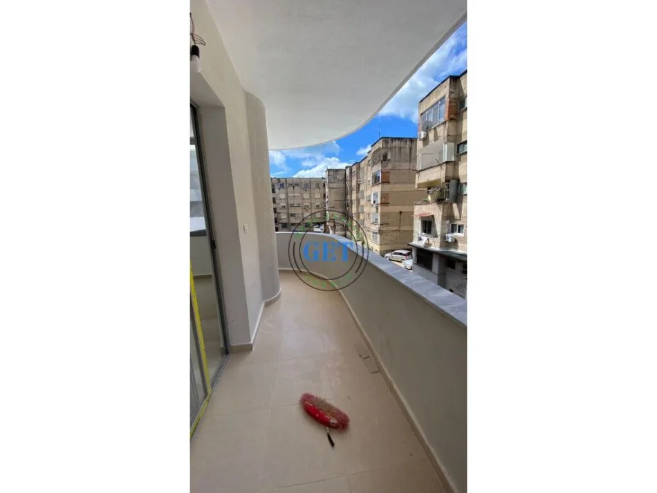 Durres, jepet me qera apartament 3+1+Ballkon Kati 1, 96 m² 300 € (Stacioni i Trenit)