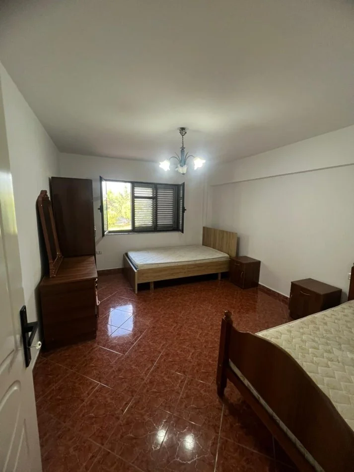Tirane, jepet me qera apartament 2+1+Ballkon, Kati 2, 91 m² 350 € (Kthesa Kamzes)