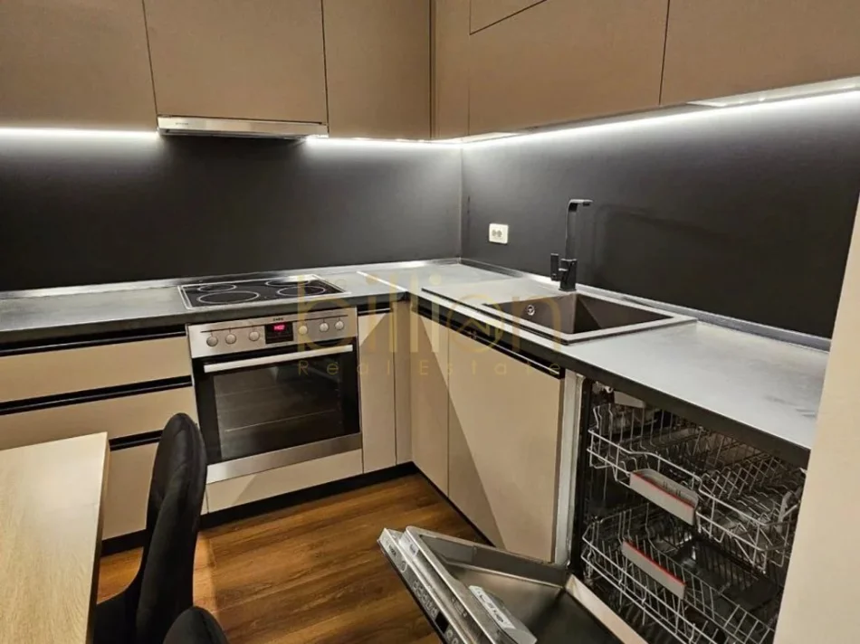 jepet me qera apartament2+1+2, 5 Maji, 104 m² 600 €