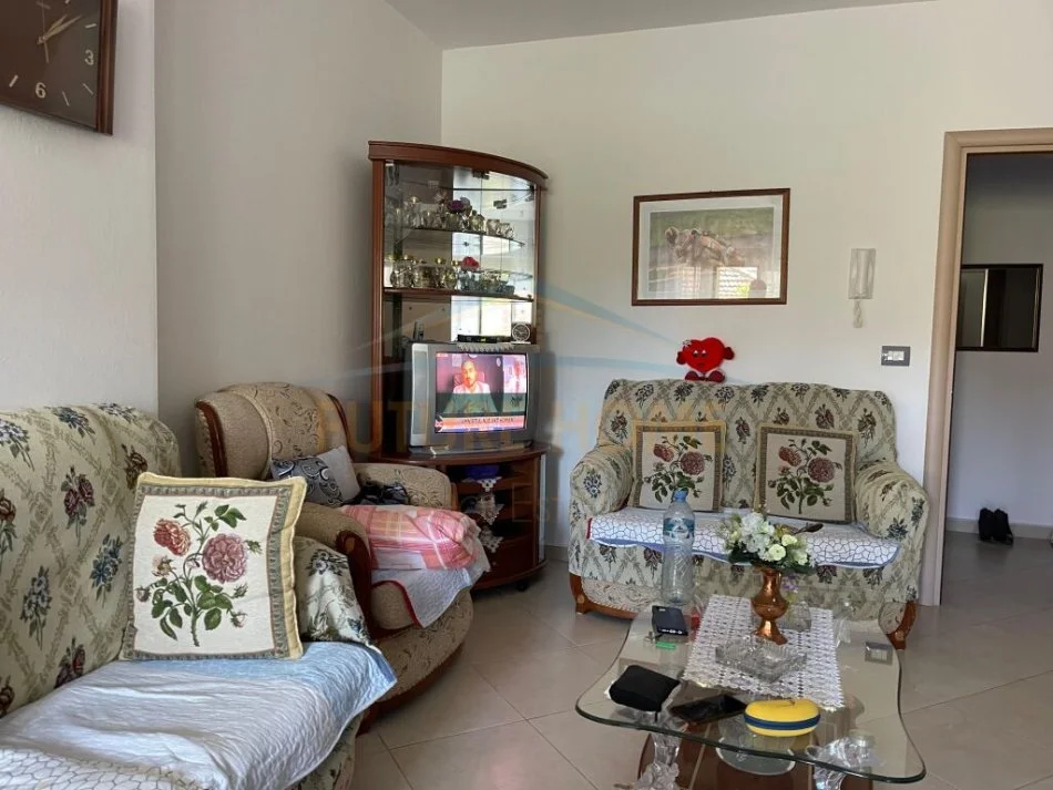 Shitet, Apartament 2+1+2, Prane Eftali Koci, Durres VO40300