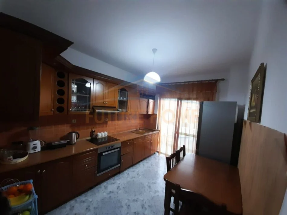 Tirane, shes 2+1 Kati 6, 139 m² 193.000 € (Pallati me Shigjeta)