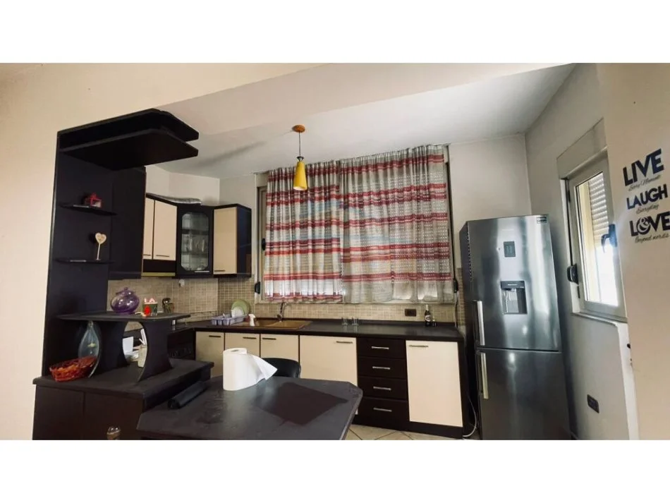 Tirane, jepet me qera 2+1+Ballkon, Kati 4, 120 m² 500 € (shefqet musaraj)