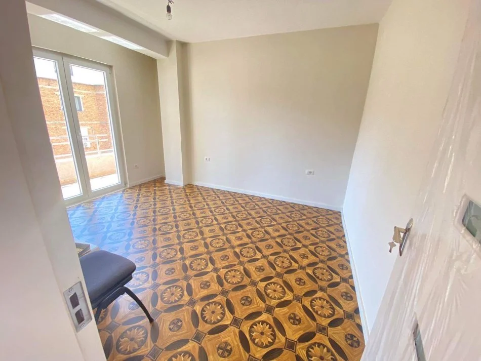 Tirane, shitet apartament Kati 3, 106 m² 306.500 €