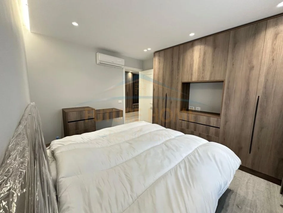 Tirane, jepet me qera Vile 2 Katshe Kati 0, 370 m² 3.500 € (Rruga e Elbasanit)